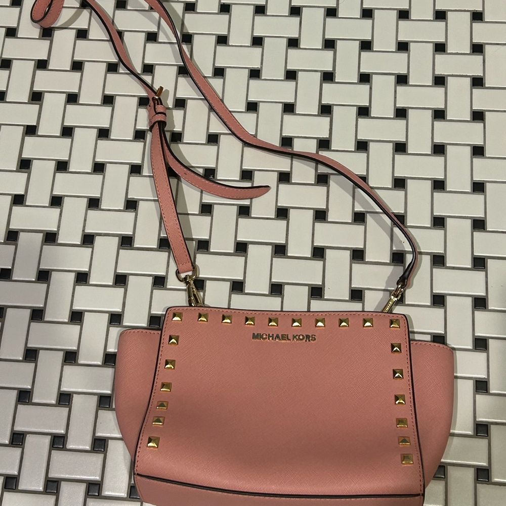 MICHAEL KORS Selma Studded Messenger Pink Leather Crossbody Bag